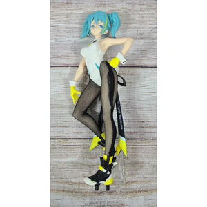 Furyu BiCute Hatsune Miku Street Version Figurine Taito White Black Yellow 10"
